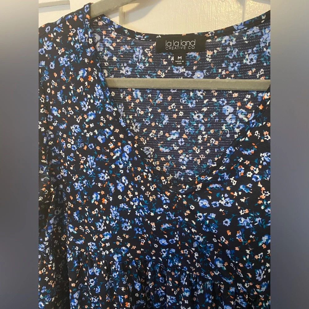 Like New! Short tiered floral dress - Picture 3 of 6